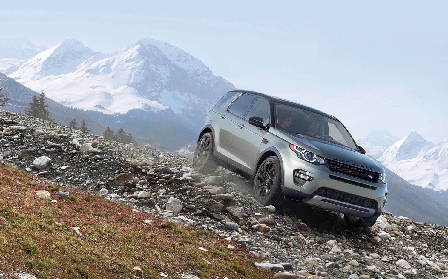 Comparison Land Rover Discovery Sport HSE 2017 vs Land Rover